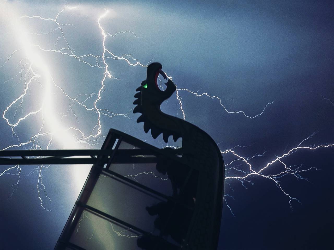 viking-ship-lightning-min